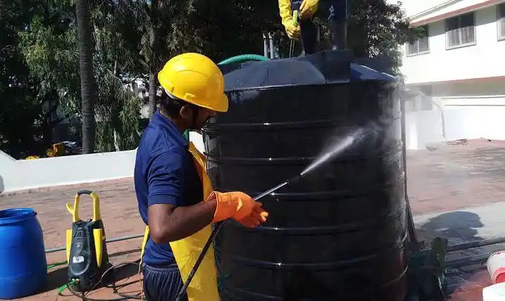 Water Tanks Cleaning